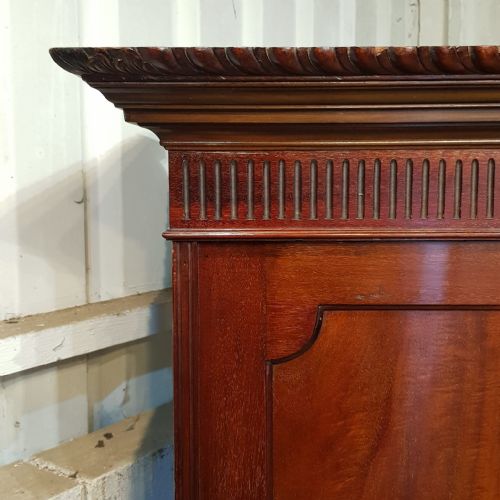 AN EDWARDIAN MAHOGANY CHIPPENDALE REVIVAL TRIPLE WARDROBE C1900 - ADDITIONAL PHOTO 4