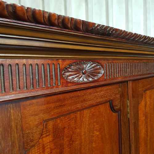 AN EDWARDIAN MAHOGANY CHIPPENDALE REVIVAL TRIPLE WARDROBE C1900 - ADDITIONAL PHOTO 6