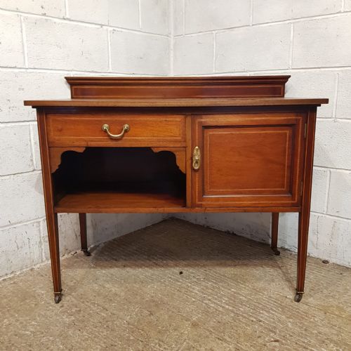 AN EDWARDIAN MAHOGANY WASHSTAND C1900