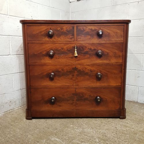 A VICTORIAN MAHOGANY 4 HEIGHT CHEST OF DRAWERS C1870