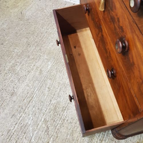A VICTORIAN MAHOGANY 4 HEIGHT CHEST OF DRAWERS C1870 - ADDITIONAL PHOTO 6