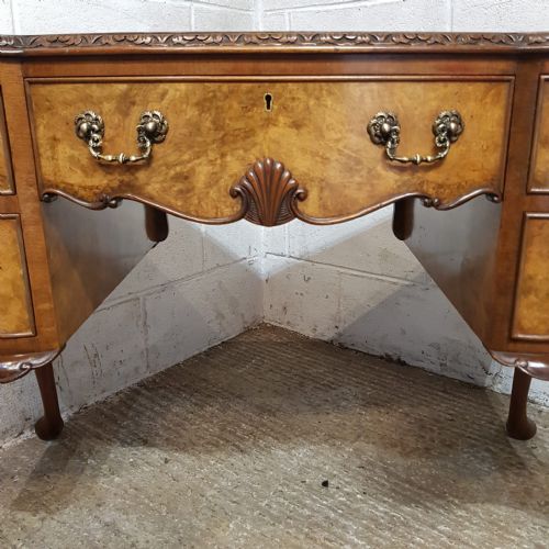 A BURR WALNUT SERPENTINE FRONTED DESK C1920 - ADDITIONAL PHOTO 4