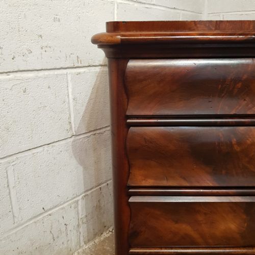 A SMALL BIDERMEIER 4 HT MAHOGANY SERPENTINE FRONTED CHEST OF DRAWERS C1870 - ADDITIONAL PHOTO 2