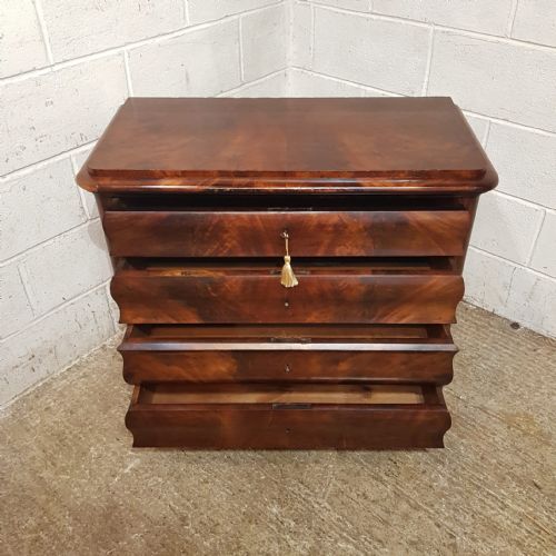 A SMALL BIDERMEIER 4 HT MAHOGANY SERPENTINE FRONTED CHEST OF DRAWERS C1870 - ADDITIONAL PHOTO 5