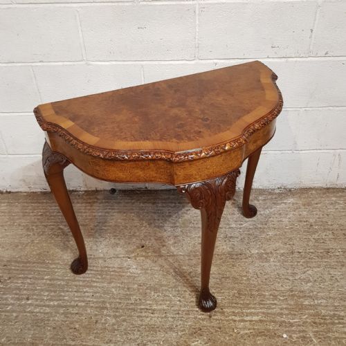 A SERPENTINE SHAPED BURR WALNUT HALL CONSOLE TABLE C1920 - ADDITIONAL PHOTO 3