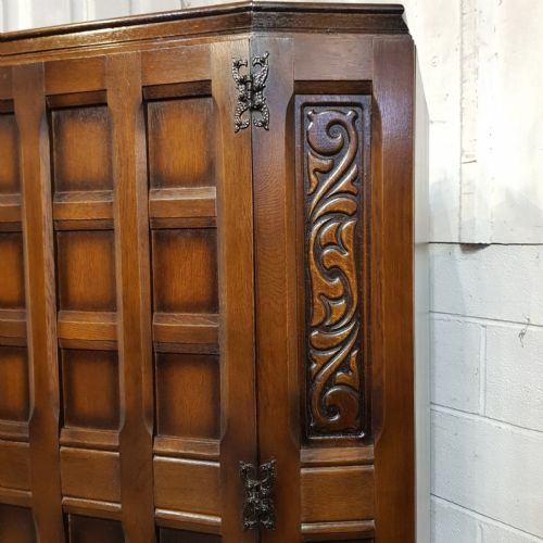 AN OAK DOUBLE WARDROBE C1920 - ADDITIONAL PHOTO 1
