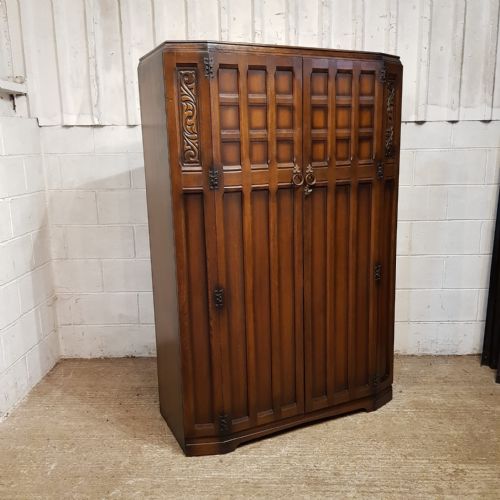 AN OAK DOUBLE WARDROBE C1920 - ADDITIONAL PHOTO 2