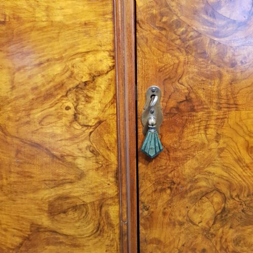 A BURR WALNUT SINGLE WARDROBE C1920 - ADDITIONAL PHOTO 6