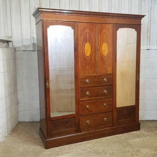 AN EDWARDIAN MAHOGANY TRIPLE WARDROBE C1900 - ADDITIONAL PHOTO 1