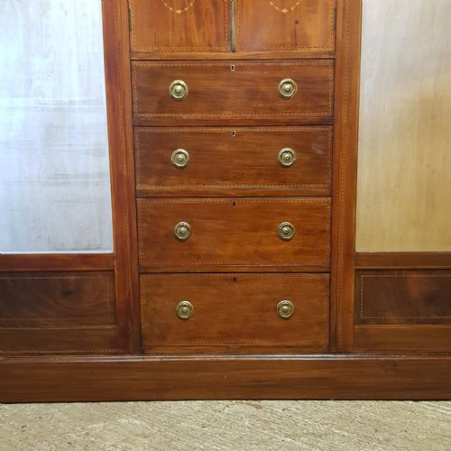 AN EDWARDIAN MAHOGANY TRIPLE WARDROBE C1900 - ADDITIONAL PHOTO 3