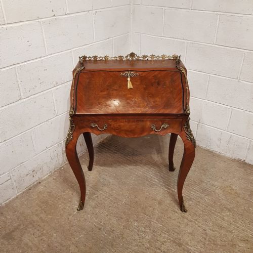 A Walnut Bureau De Dame C1920