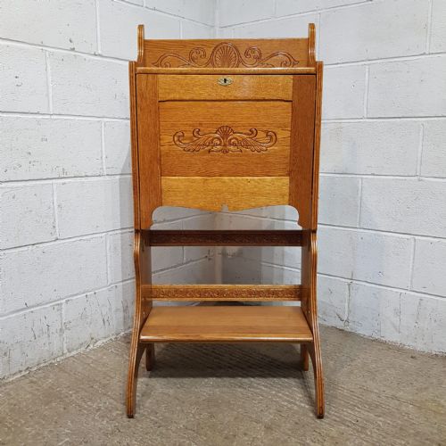 AN ARTS AND CRAFTS LARKIN BUREAU C1900