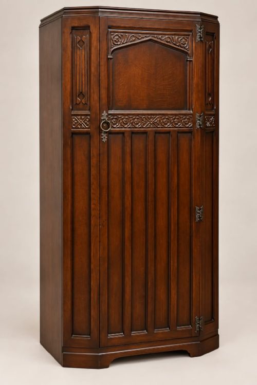 A Single Door Oak Wardrobe C1920