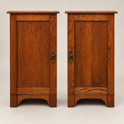A Pair of Oak Bedside Cabinets C1920