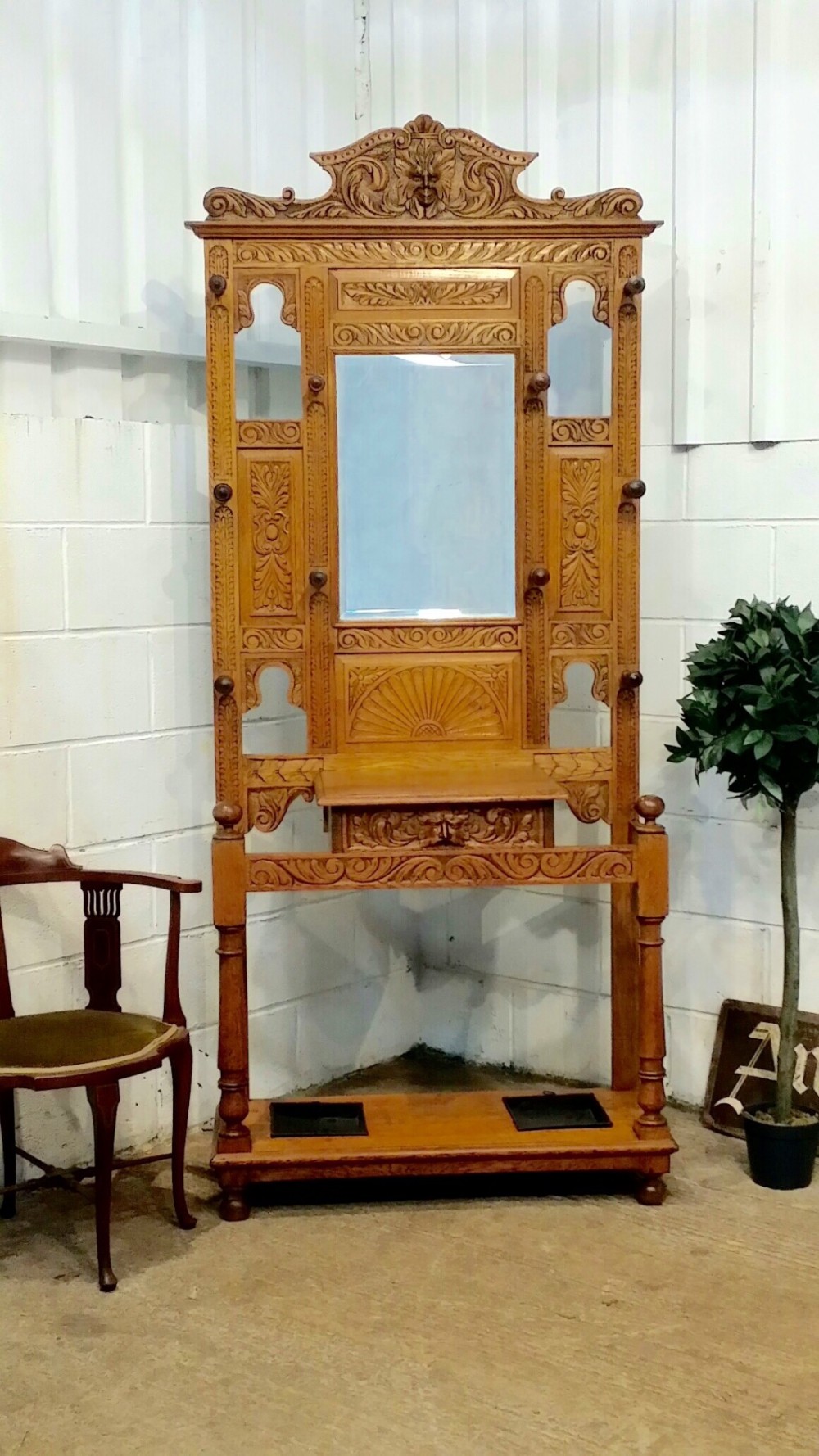 ANTIQUE VICTORIAN LIGHT OAK CARVED GREEN MAN HALLSTAND. C1880