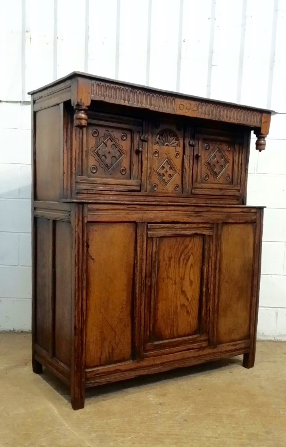 ANTIQUE EARLY 18TH CENTURY PERIOD JOINED OAK COURT CUPBOARD C1740