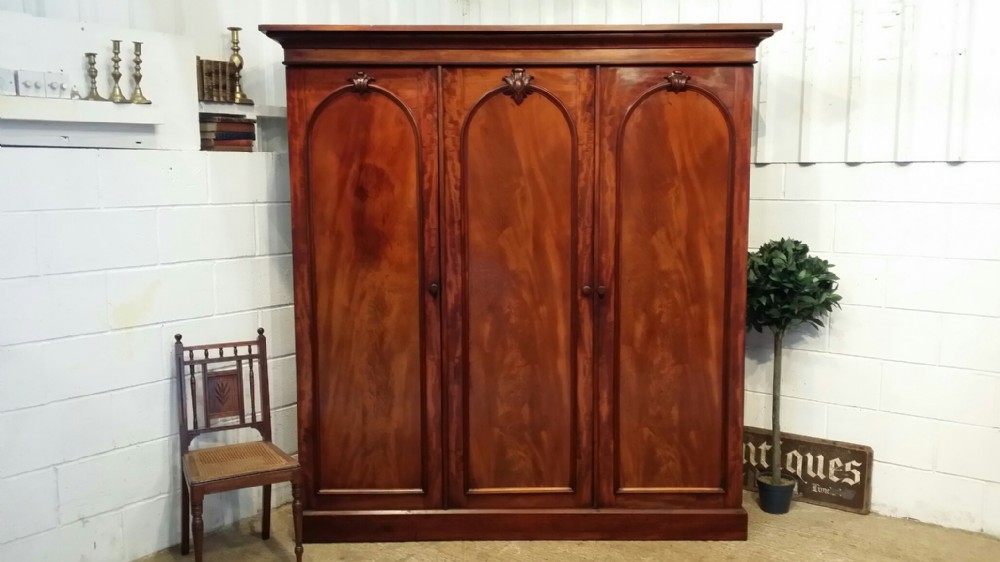 ANTIQUE VICTORIAN MAHOGANY TRIPLE WARDROBE C1880