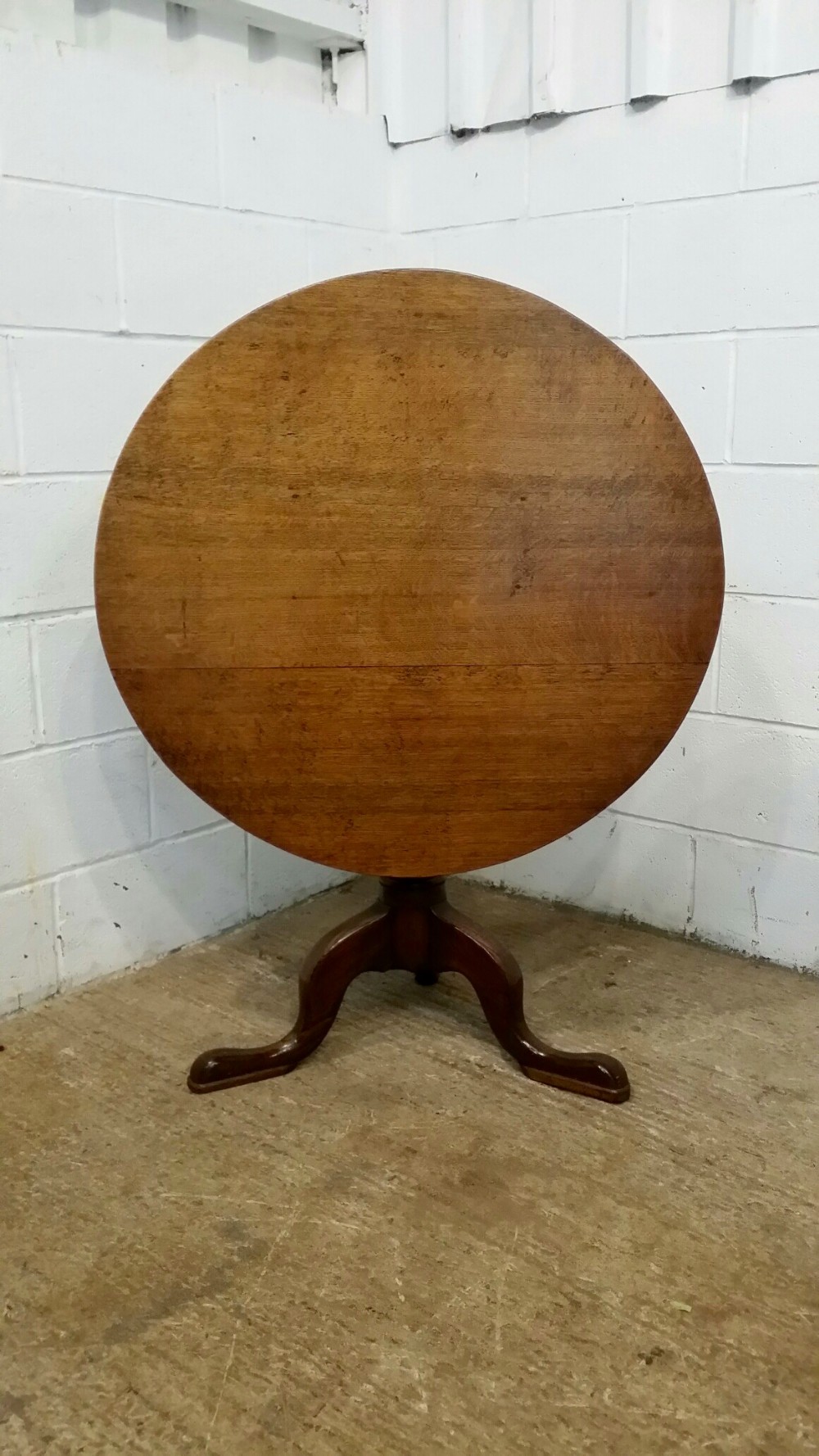 ANTIQUE GEORGIAN PERIOD OAK TILT TOP TABLE C1780