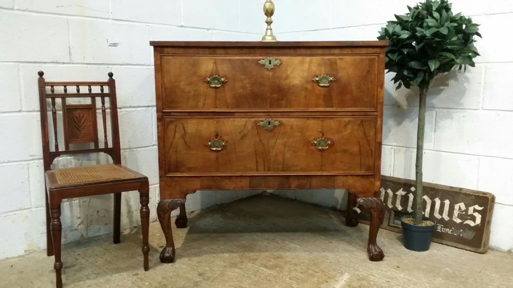 ANTIQUE GEORGIAN PERIOD WALNUT CHEST OF DRAWERS C1760