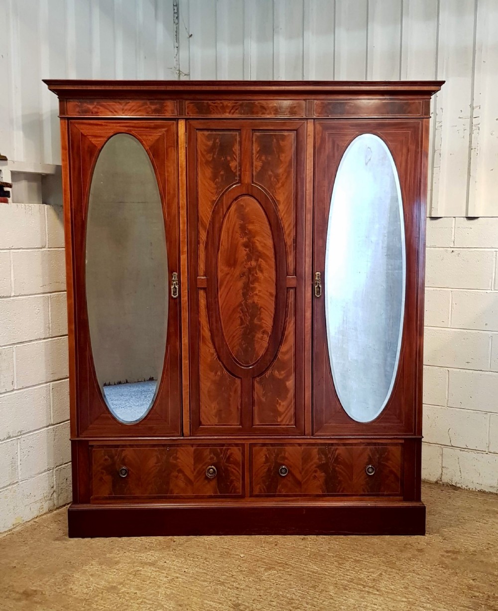 ANTIQUE EDWARDIAN FLAMED MAHOGANY TRIPLE WARDROBE C1900 View IV