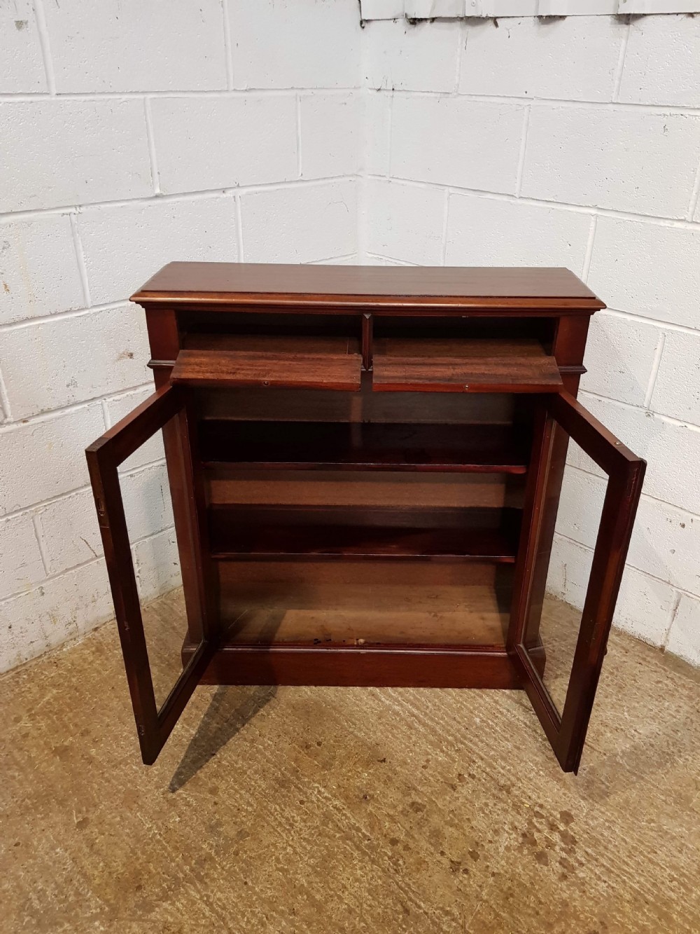 ANTIQUE VICTORIAN MAHOGANY SMALL GLAZED BOOKCASE C1880 View II