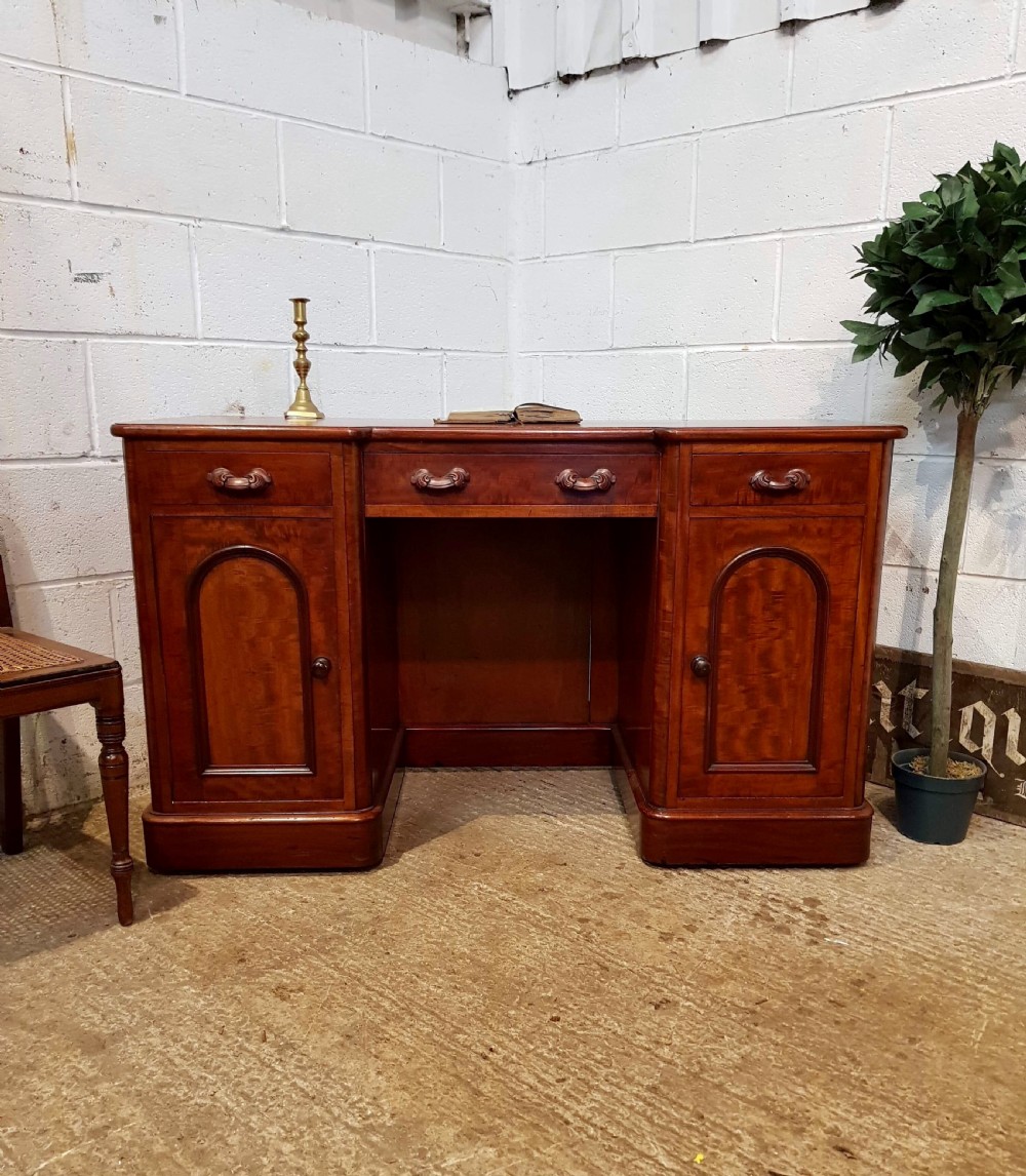 ANTIQUE VICTORIAN MAHOGANY TWIN PEDESTAL DESK C1880