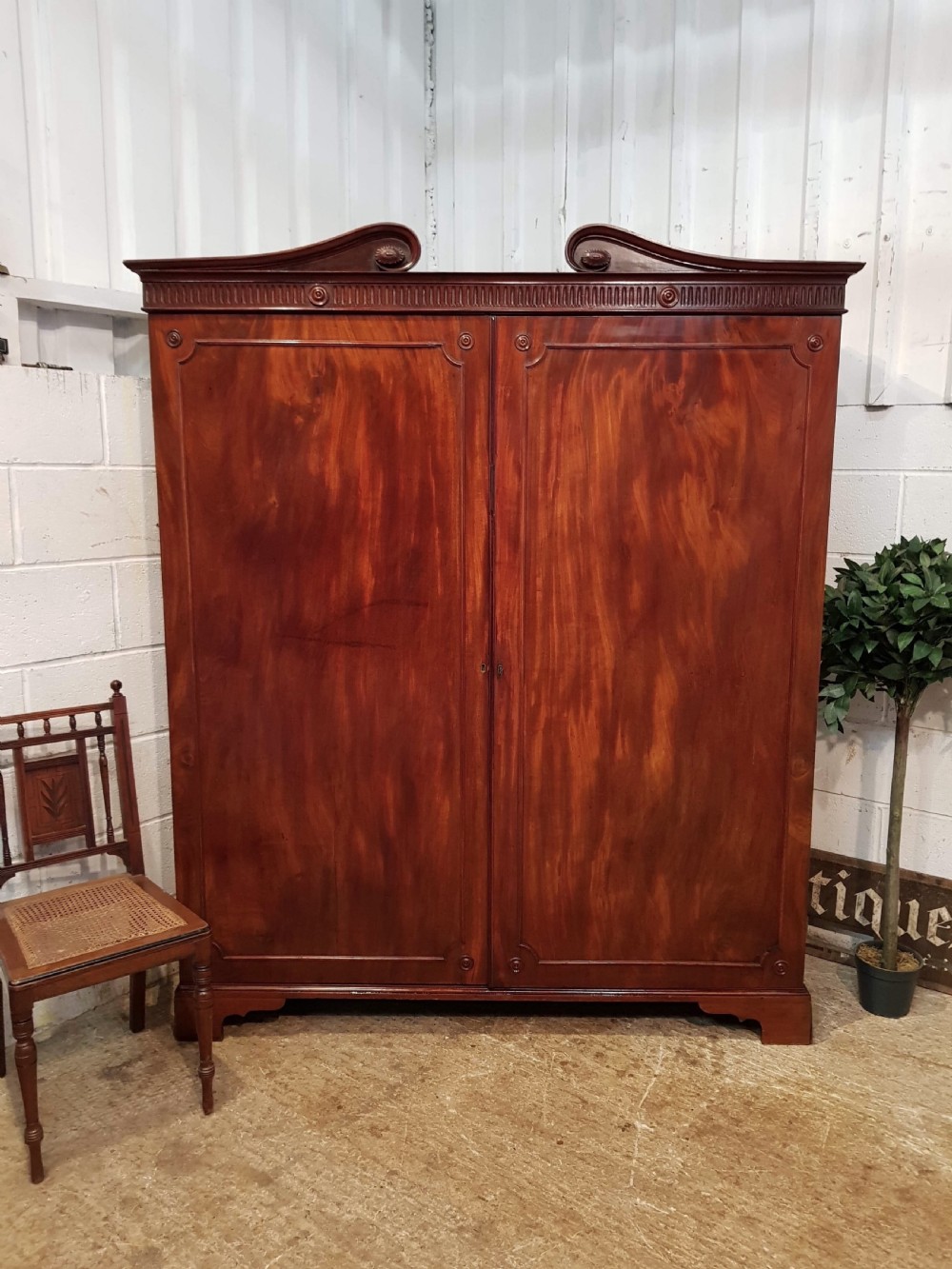 ANTIQUE GEORGIAN PERIOD MAHOGANY HALL ROBE  C1780