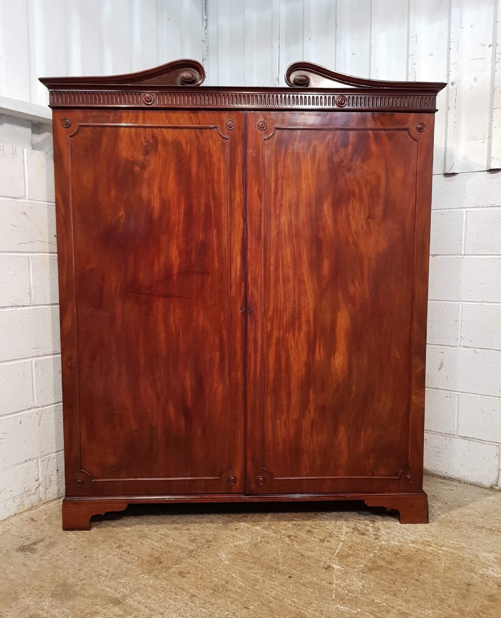 ANTIQUE GEORGIAN PERIOD MAHOGANY HALL ROBE  C1780 View V