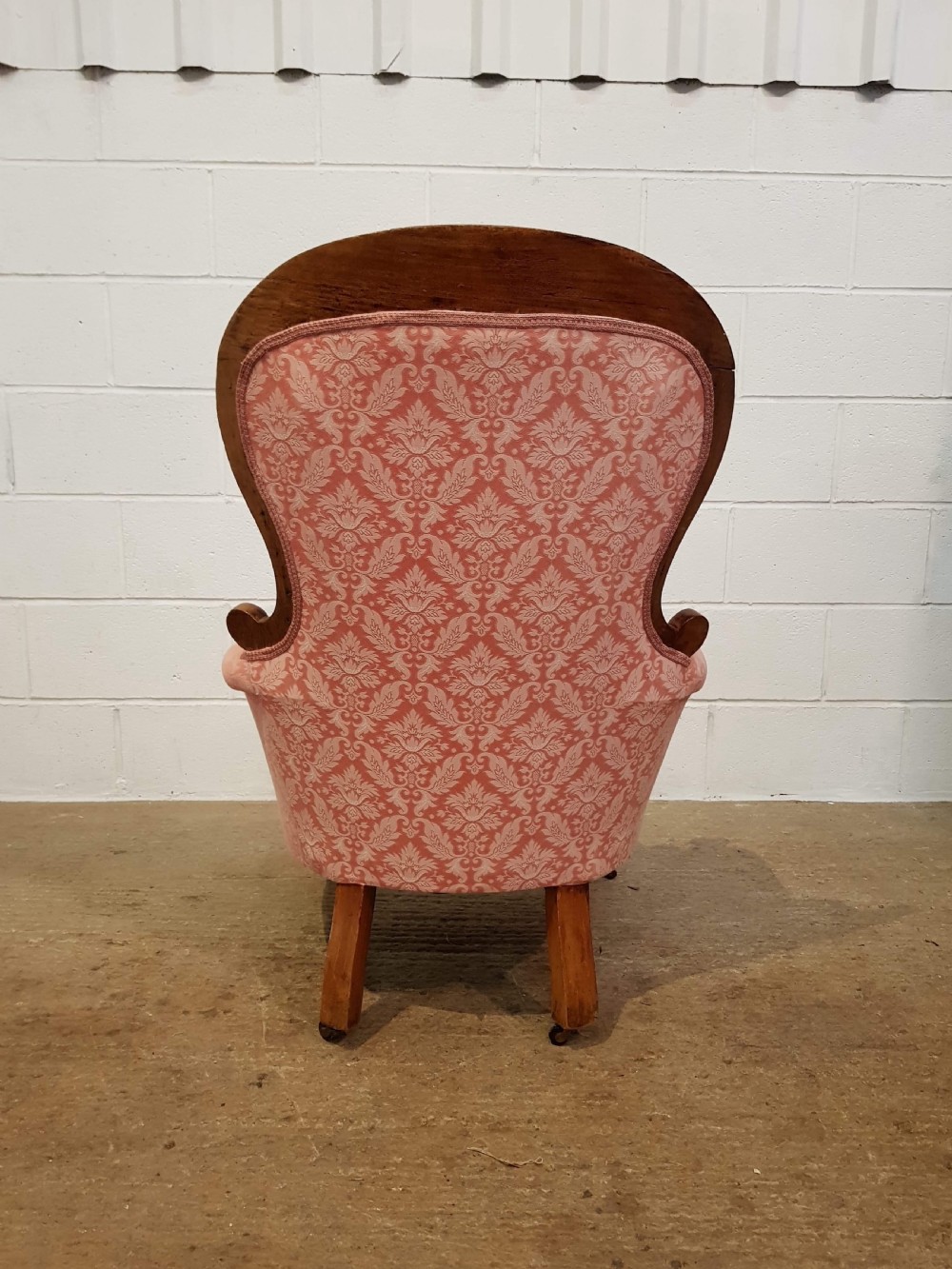 ANTIQUE VICTORIAN WALNUT SHOW FRAME SPOON BACK ARMCHAIR C1880 View II