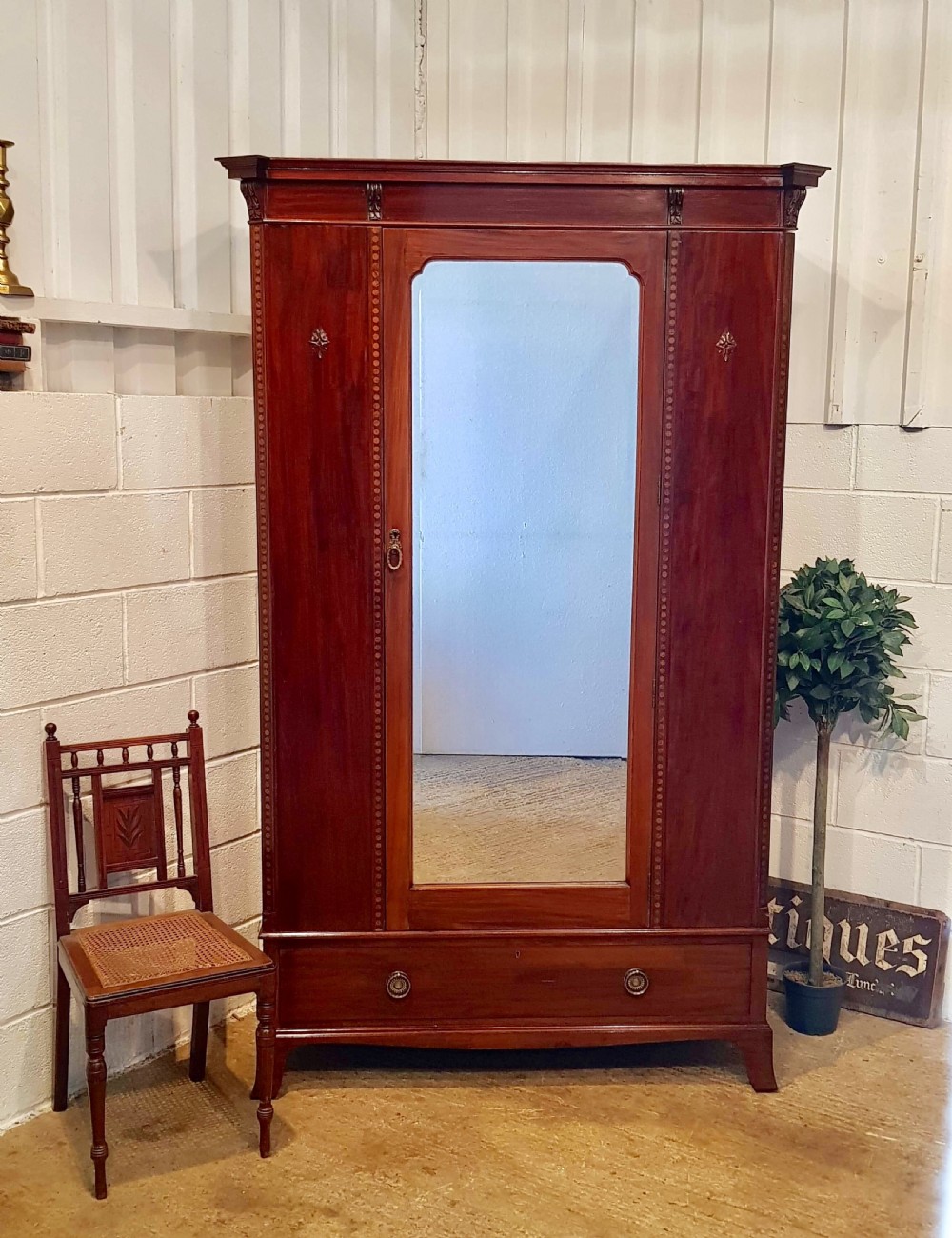 ANTIQUE EDWARDIAN MAHOGANY SINGLE WARDROBE C1900