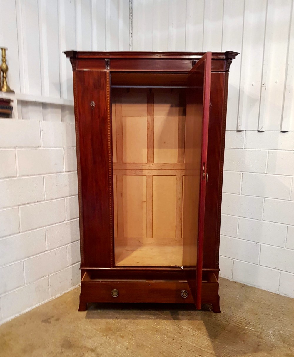 ANTIQUE EDWARDIAN MAHOGANY SINGLE WARDROBE C1900 View II