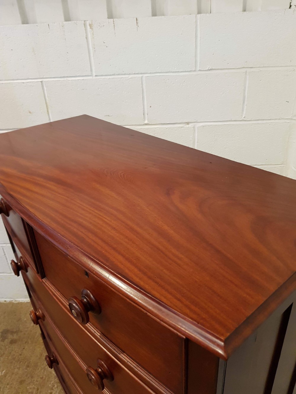 ANTIQUE VICTORIAN MAHOGANY BOW FRONT CHEST OF DRAWERS C1880 View III