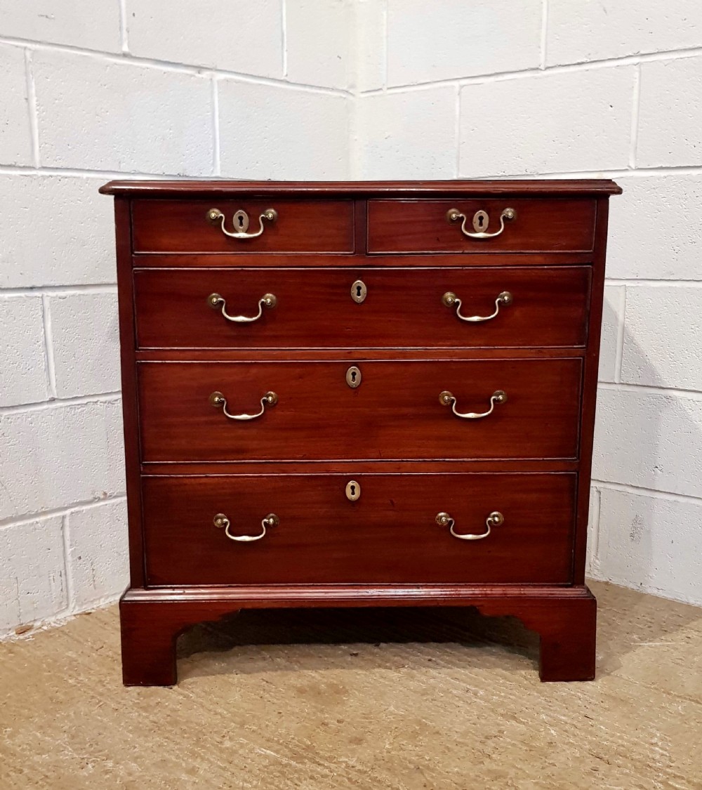 ANTIQUE 18TH CENTURY PERIOD MAHOGANY DWARF CHEST OF DRAWERS C1780 View II