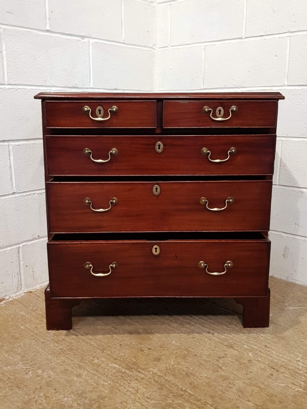 ANTIQUE 18TH CENTURY PERIOD MAHOGANY DWARF CHEST OF DRAWERS C1780 View V