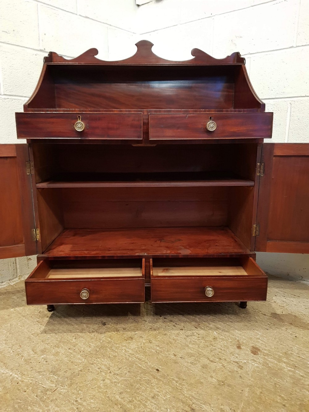 ANTIQUE REGENCY FLAMED MAHOGANY CHIFFONIER C1820 View V