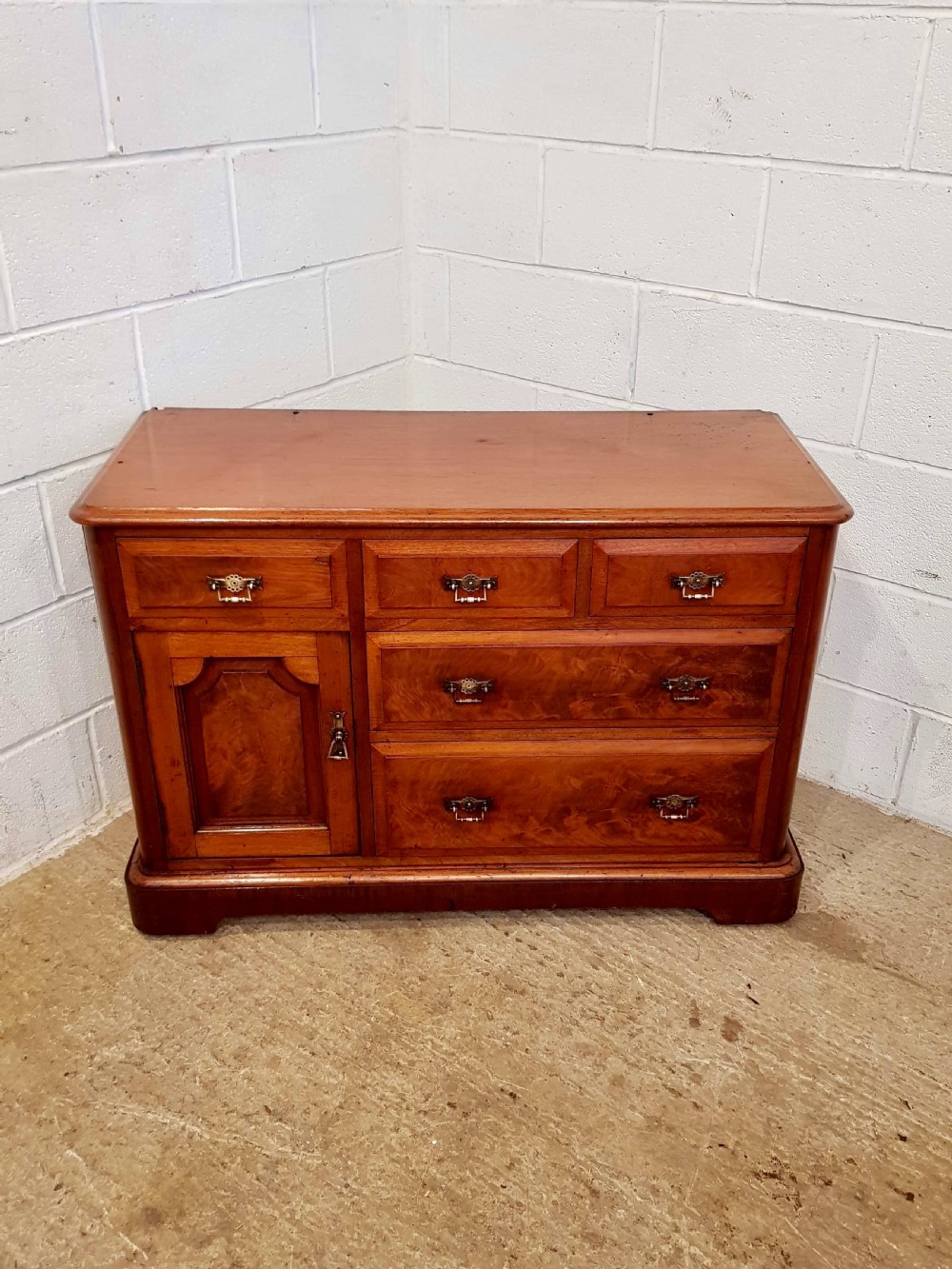 ANTIQUE VICTORIAN MAHOGANY WASHSTAND C1880 View II