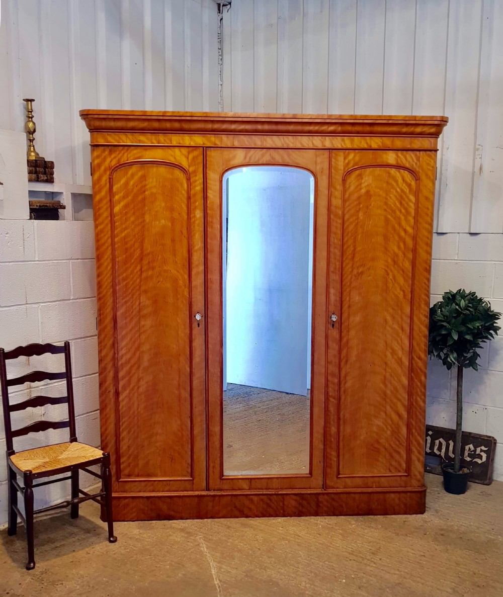 ANTIQUE VICTORIAN SATIN BIRCH TRIPLE WARDROBE COMPACTUM C1880 View IV