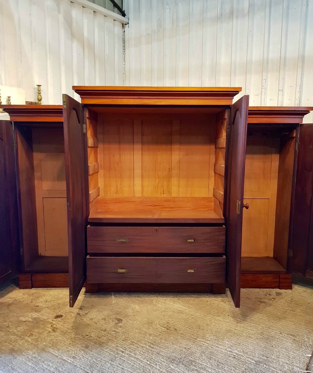 ANTIQUE VICTORIAN MAHOGANY FOUR DOOR BREAKFRONT WARDROBE COMPACTUM C1880 View II