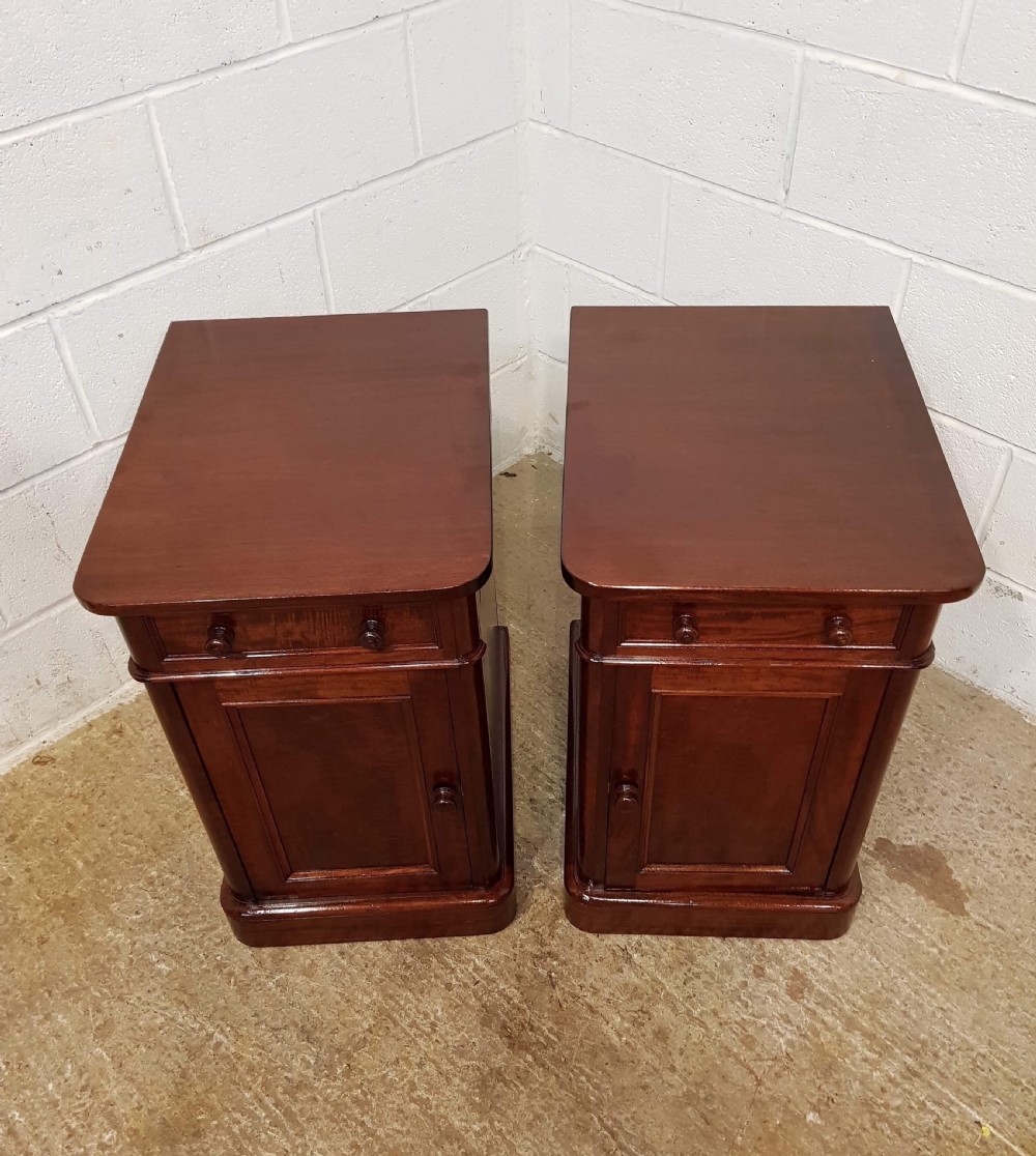 ANTIQUE PAIR OF VICTORIAN MAHOGANY BEDSIDE CABINETS C1880 View IV