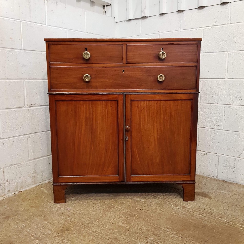 ANTIQUE REGENCY MAHOGANY LOW CLOTHES PRESS C1820 View V