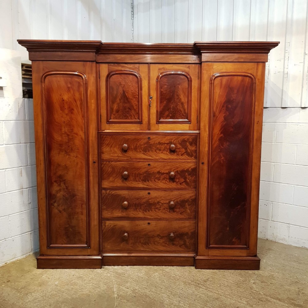 ANTIQUE VICTORIAN FLAMED MAHOGANY INVERTED BREAKFRONT TRIPLE WARDROBE COMPACTUM C1880 View II