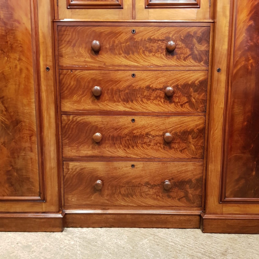 ANTIQUE VICTORIAN FLAMED MAHOGANY INVERTED BREAKFRONT TRIPLE WARDROBE COMPACTUM C1880 View VI