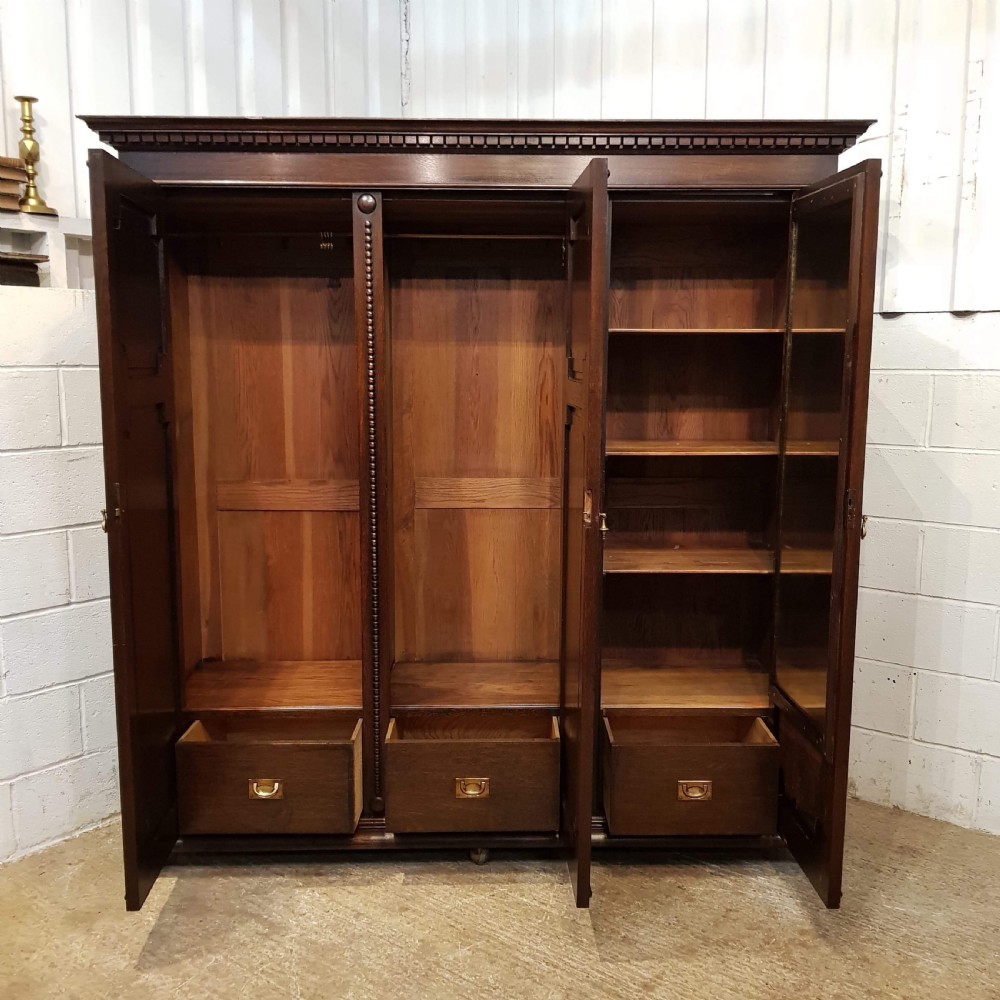 ANTIQUE EDWARDIAN OAK TRIPLE WARDROBE C1900 View II