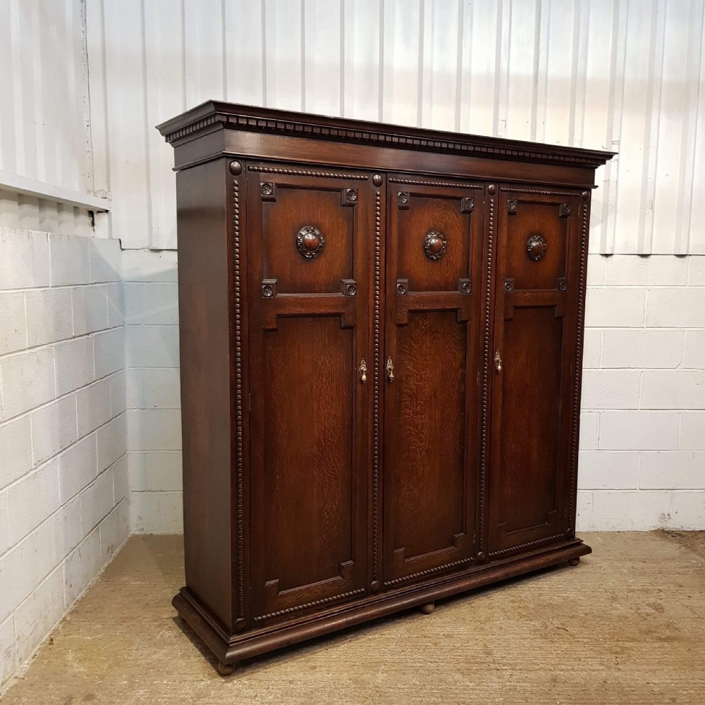 ANTIQUE EDWARDIAN OAK TRIPLE WARDROBE C1900 View VI