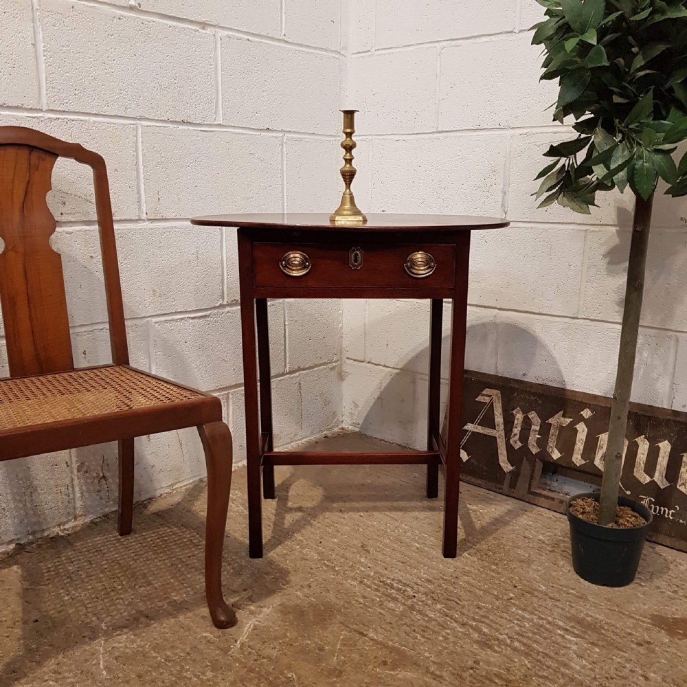 ANTIQUE REGENCY MAHOGANY OCCASIONAL TABLE C1820