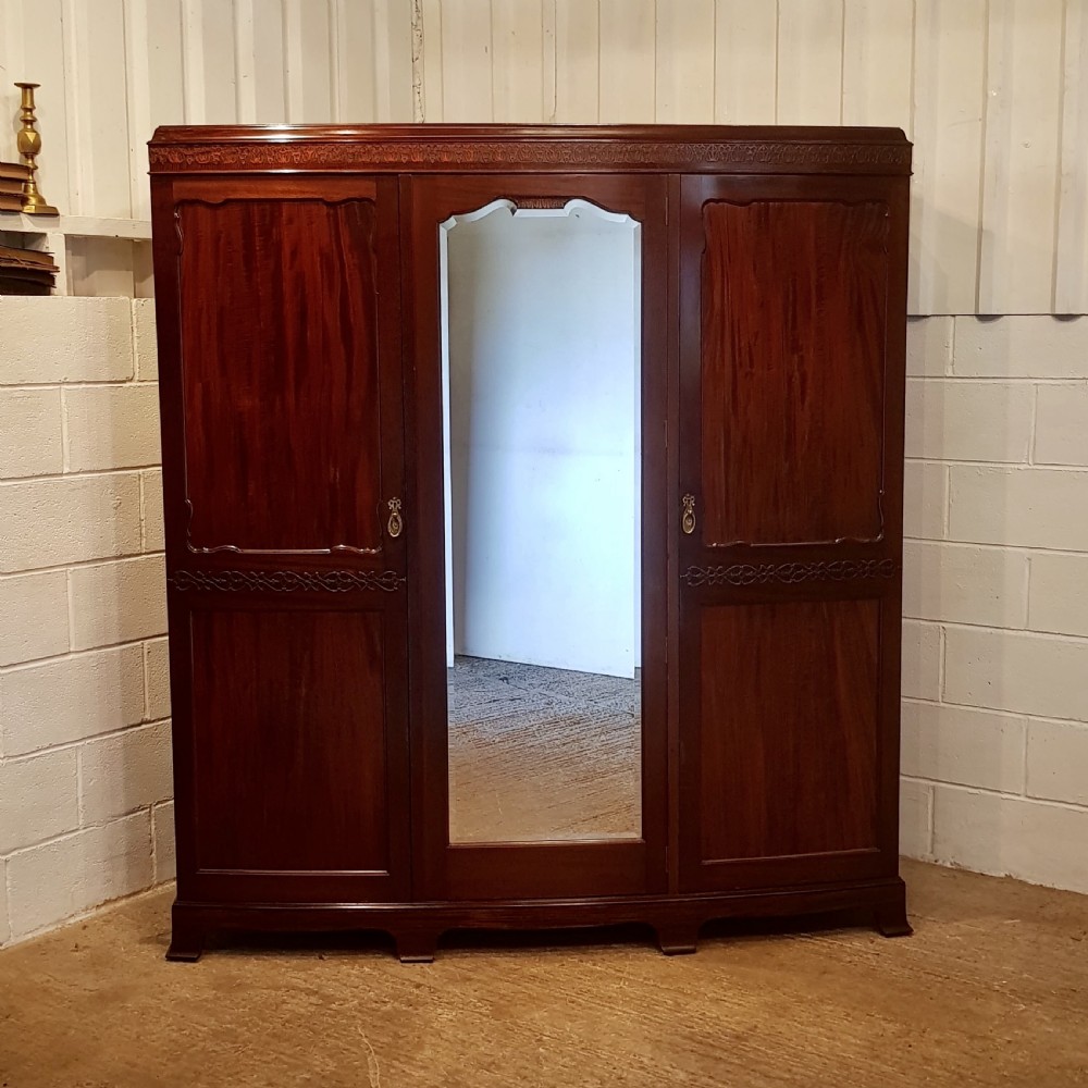 ANTIQUE EDWARDIAN CHIPPENDALE MAHOGANY BOW FRONT TRIPLE WARDROBE C1900 View V