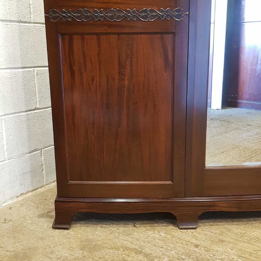 ANTIQUE EDWARDIAN CHIPPENDALE MAHOGANY BOW FRONT TRIPLE WARDROBE C1900 View VI