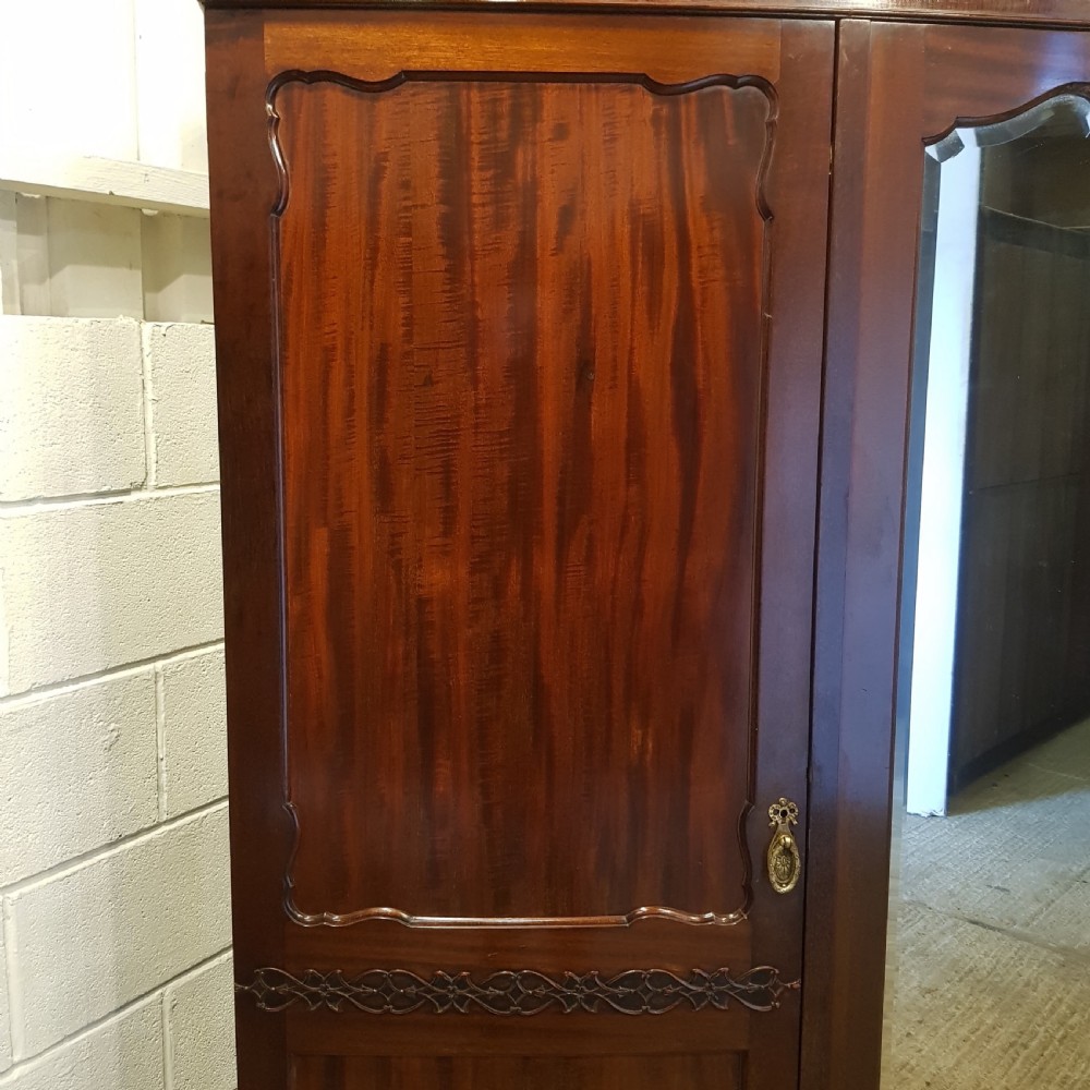 ANTIQUE EDWARDIAN CHIPPENDALE MAHOGANY BOW FRONT TRIPLE WARDROBE C1900 View VII