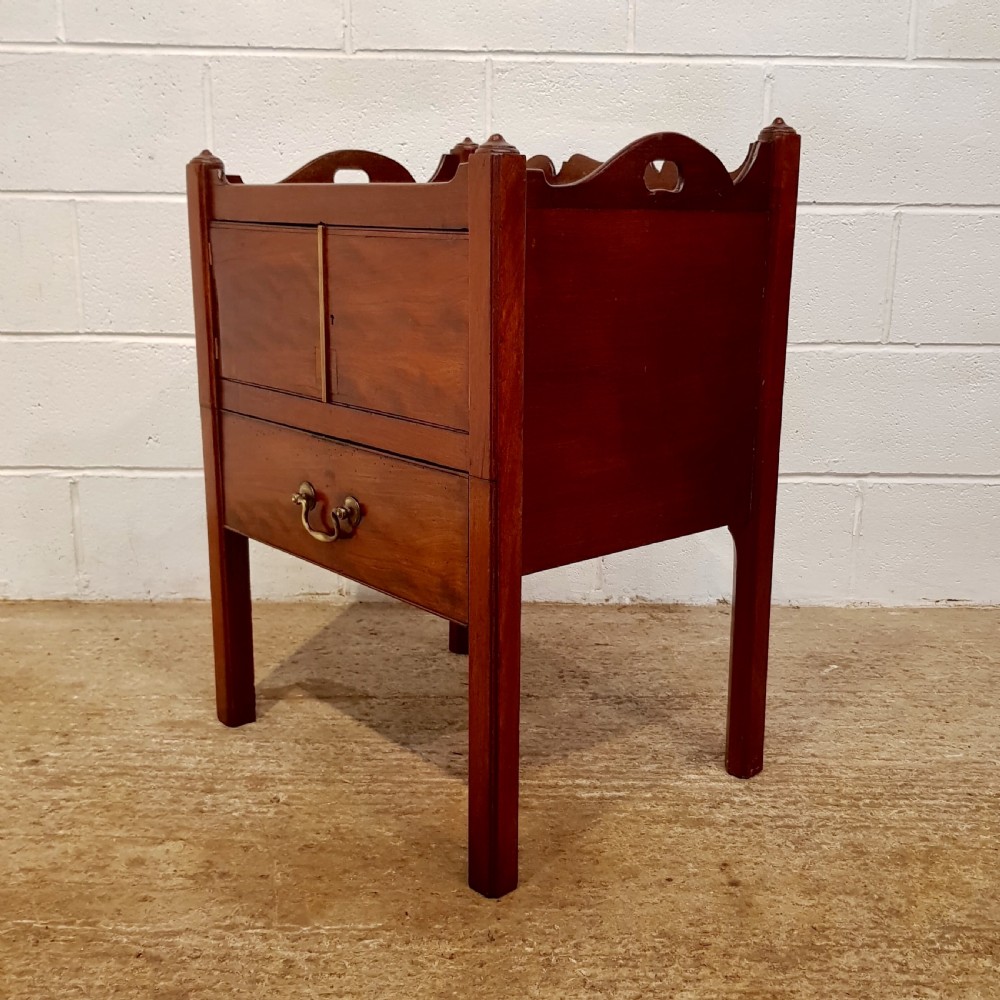 ANTIQUE GEORGIAN PERIOD MAHOGA Y NIGHT STAND C1780 View II