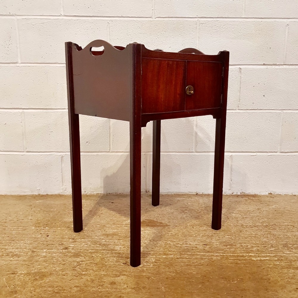 ANTIQUE GEORGIAN PERIOD MAHOGANY NIGHTSTAND C1780 View V